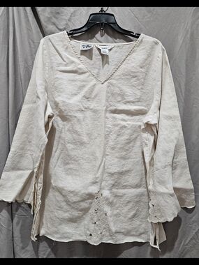 Richard Malcolm Lightweight V-Neck 100% Linen Blouse in Cream